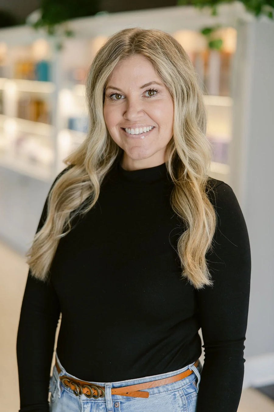 Beth, level 8 senior stylist at Kim Harper Salon in Mason, Ohio