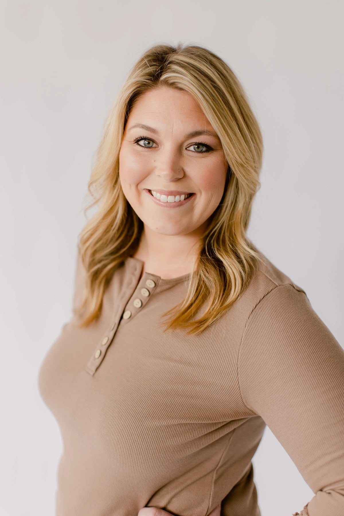 Molly, level 3 experienced stylist at Kim Harper Salon in Mason, Ohio